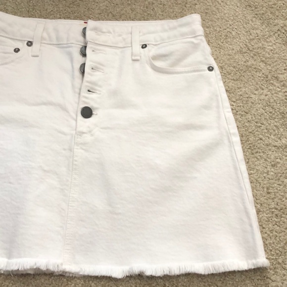 Alice and Olivia denim skirt. 28 - Picture 3 of 9